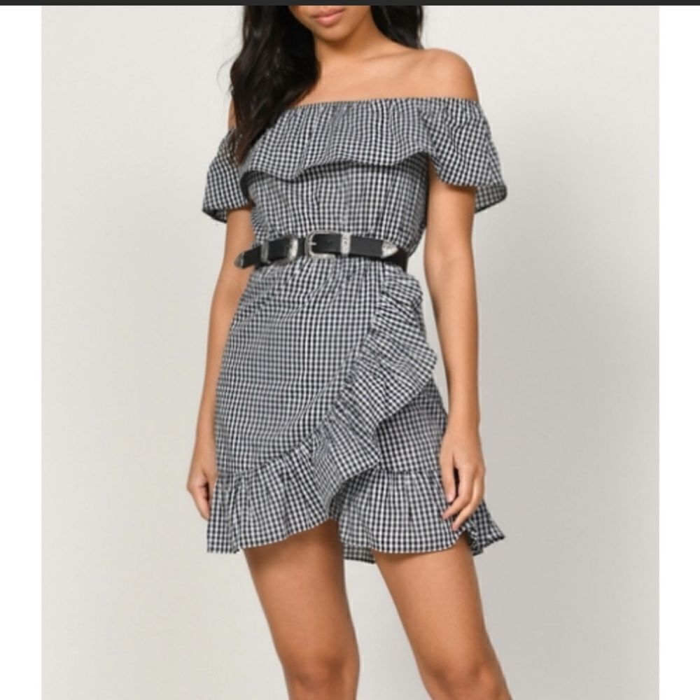 New with tags TOBI black/white gingham off shoulder ruffle front dress size M.
